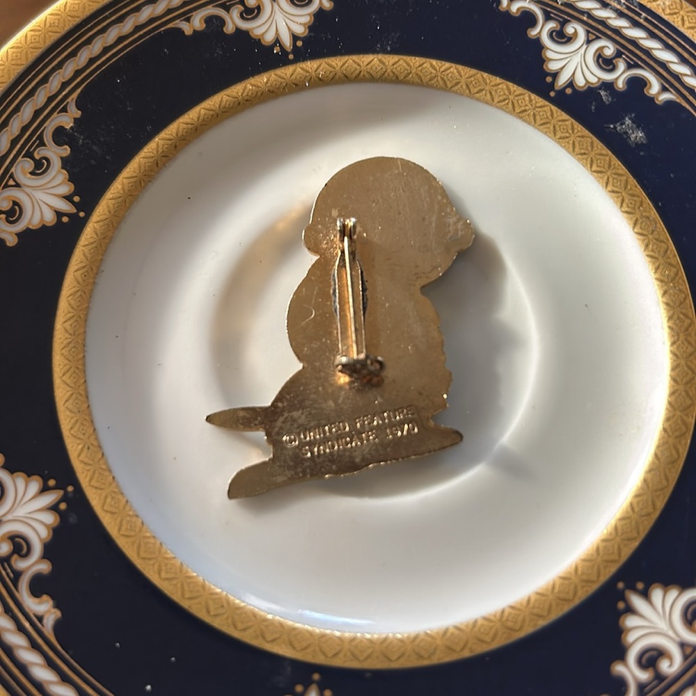 Vintage Enameled Charlie Brown & Snoopy Pin - Picture 3 of 5